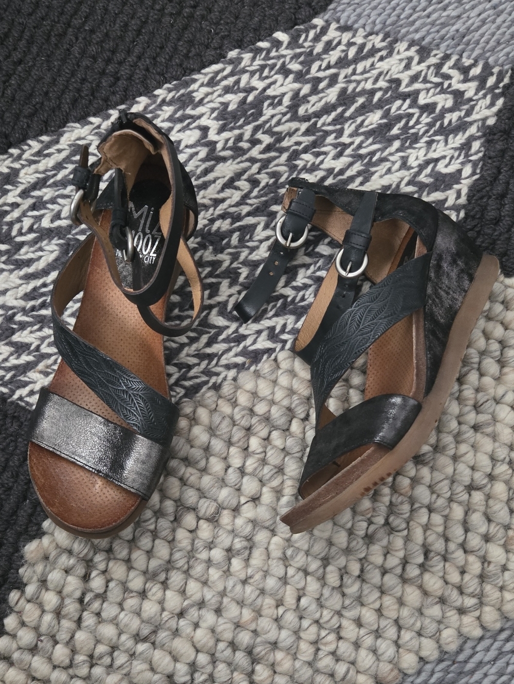 MIZ MOOZ LEATHER SANDALS 9.5